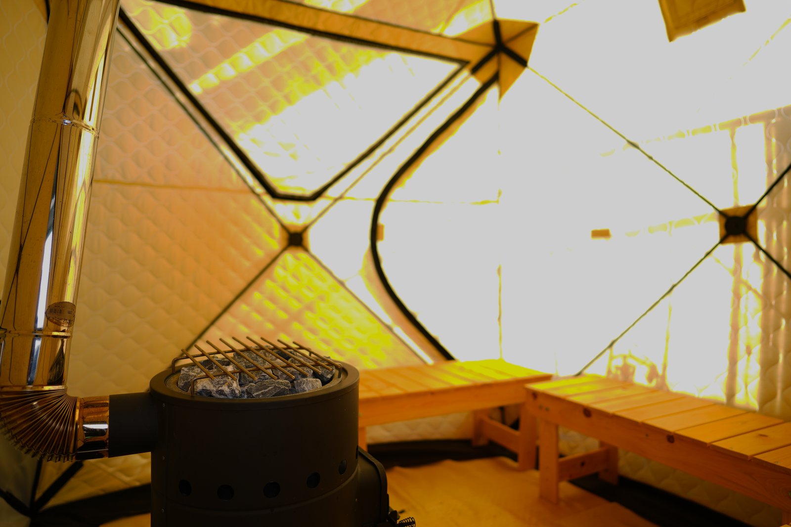 Ciel京都 薪ストーブテントサウナ内部
